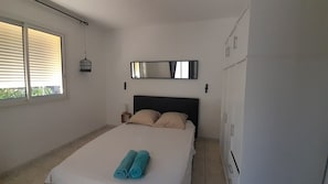 3 chambres, fer et planche à repasser, accès Internet, draps fournis
