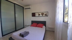 3 chambres, fer et planche à repasser, accès Internet, draps fournis