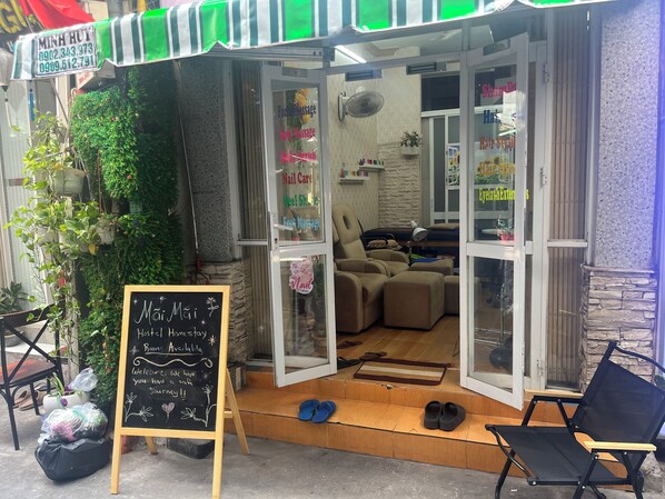 Exterior - Mai Mai Hostel Homestay (Ho Chi Minh City)