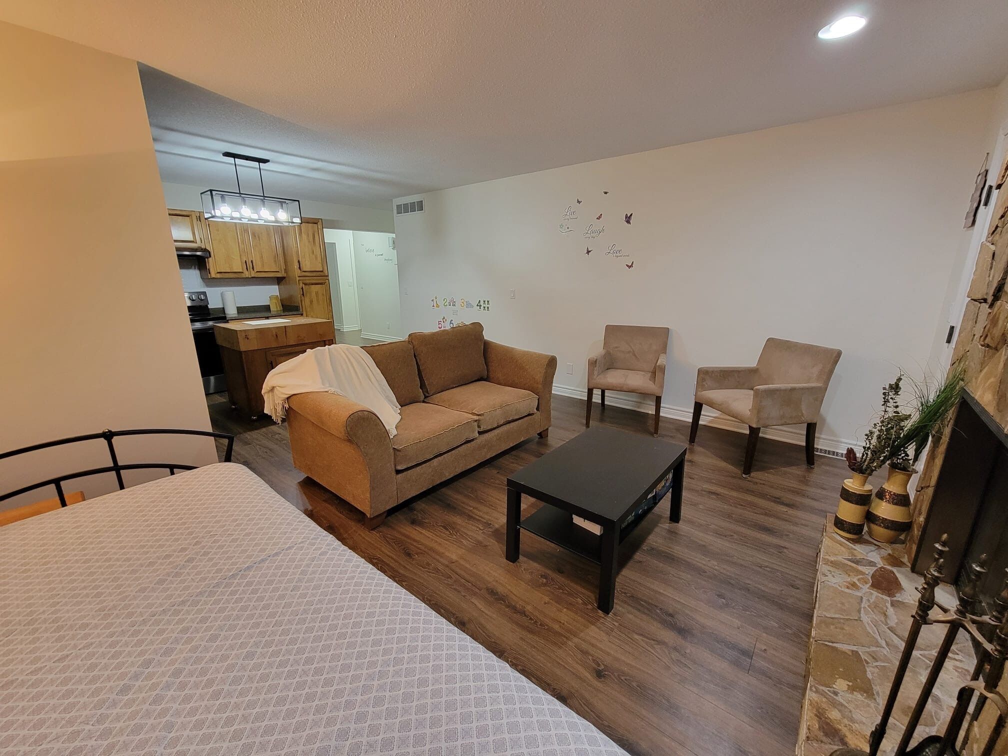 3 bedrooms, iron/ironing board, WiFi, bed sheets