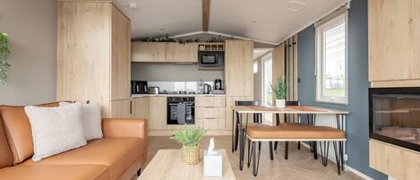 Una Smart TV, una chimenea