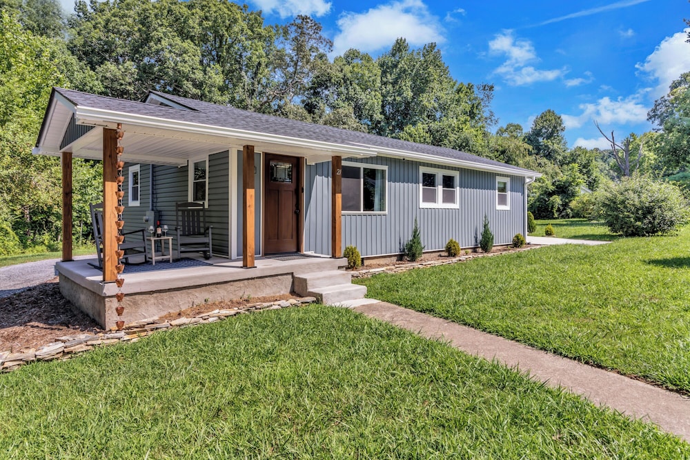 Bear Walk Cottage in Black Mountain by null