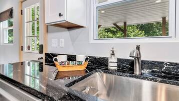 Signature Cottage, 3 Bedrooms, Patio | Private kitchen | Fridge, microwave, oven, stovetop