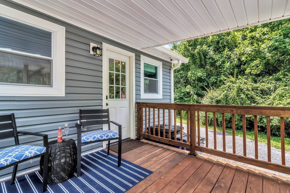 Bear Walk Cottage in Black Mountain by null