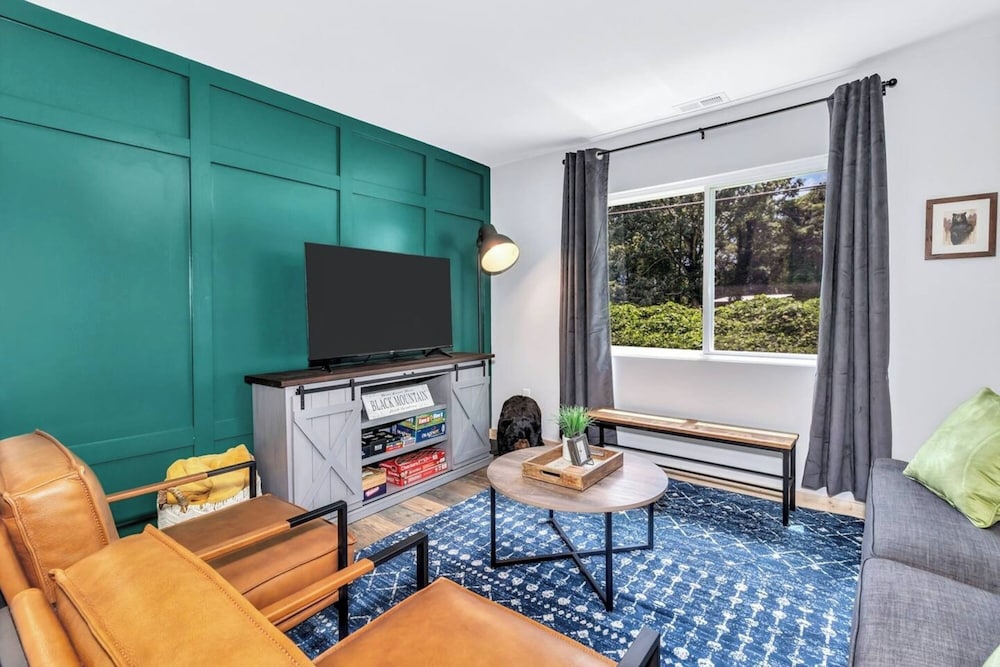 Bear Walk Cottage in Black Mountain by null