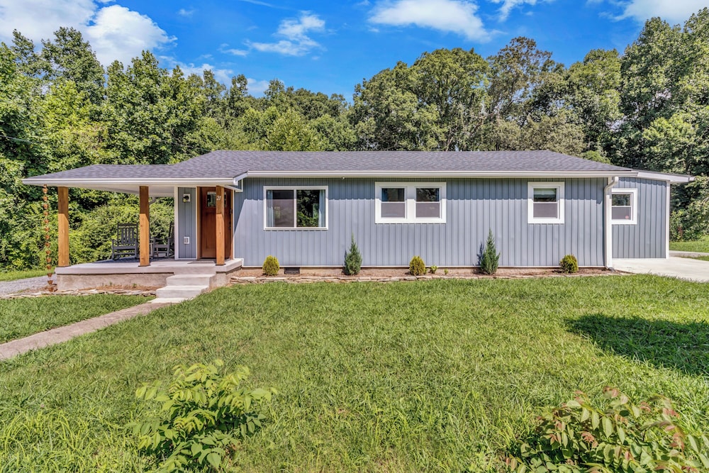 Bear Walk Cottage in Black Mountain by null