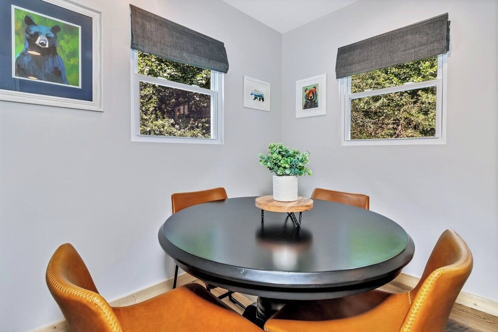 Bear Walk Cottage in Black Mountain by null