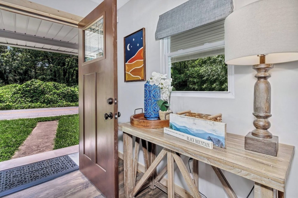 Bear Walk Cottage in Black Mountain by null