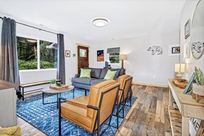 Signature Cottage, 3 Bedrooms, Patio | Living room | 50-inch Smart TV with digital channels - Bear Walk Cottage in Black Mountain (Black Mountain)