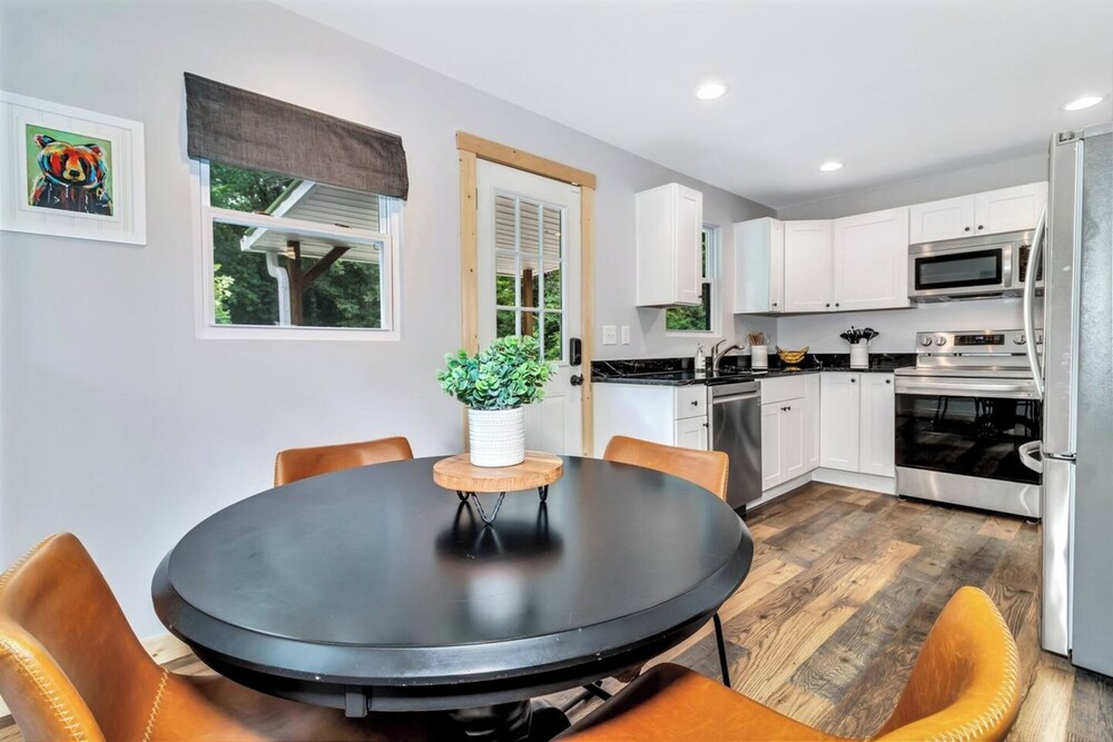 Bear Walk Cottage in Black Mountain by null