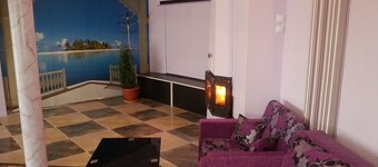 Cozy 2-bedroom apartment in beautiful Varna with WiFi, AC