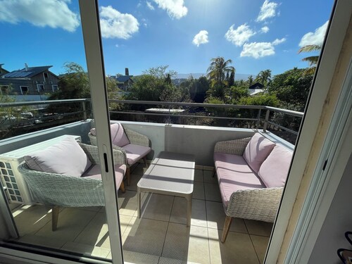 Large Studio in saint Gilles les Bains Fully equipped, private parking...