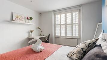 2 chambres, fer et planche à repasser, Wi-Fi, draps fournis