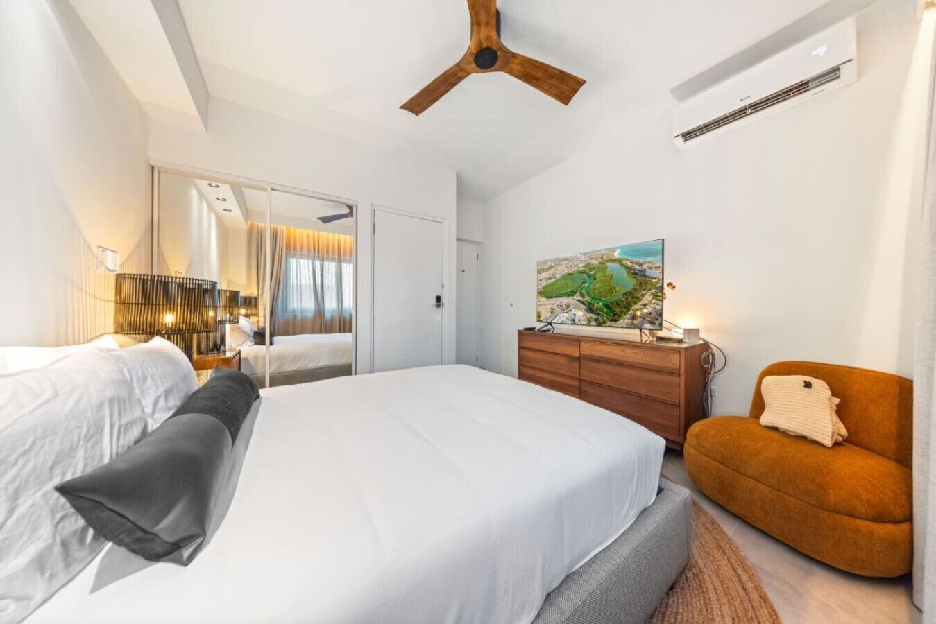 Desk, iron/ironing board, travel cot, free WiFi