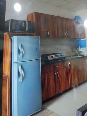 Private kitchen - Soothing apartment with AC in Greater Noida, apartment with all luxury amenities (Greater Noida)