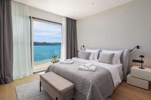 4 bedrooms, iron/ironing board, internet, bed sheets