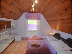 2 bedrooms, iron/ironing board, WiFi