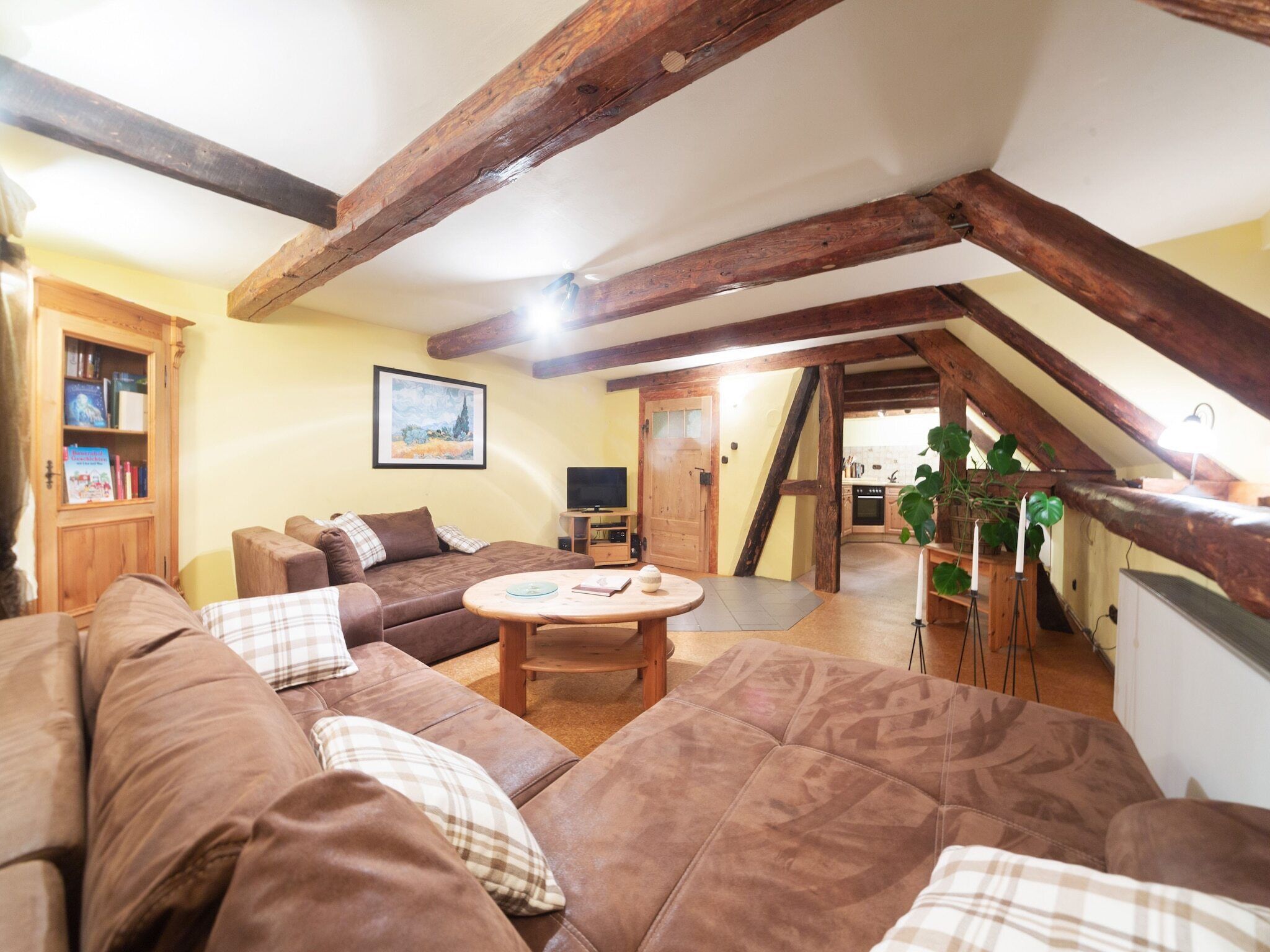 电视、壁炉、DVD 播放器、桌上足球