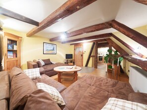 TV, fireplace, DVD player, table football - Spacious Apartment with Garden (Langlingen-Hohnebostel)