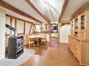 Dining - Spacious Apartment with Garden (Langlingen-Hohnebostel)