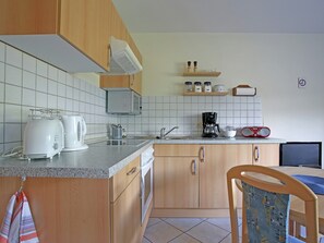 KĂŒhlschrank, Mikrowelle, Ofen, Herdplatte