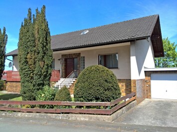 Außenseite Ferienhaus [Sommer]