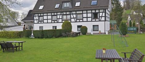 تناول الطعام بالخارج