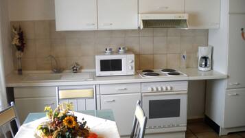 Fridge, microwave, oven, coffee/tea maker