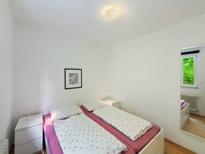 5 bedrooms, iron/ironing board, WiFi