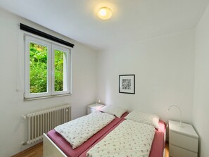 5 Schlafzimmer, Bügeleisen/Bügelbrett, WLAN
