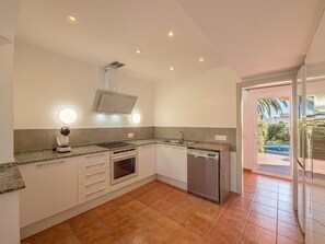 Køleskab, mikrobølgeovn, ovn, opvaskemaskine