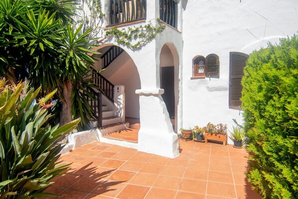 المنشأة من الخارج