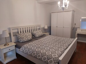 3 bedrooms, WiFi, bed sheets