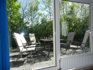 Outdoor dining - Holiday Home Ameland near North Sea Beach (Nes Ameland)