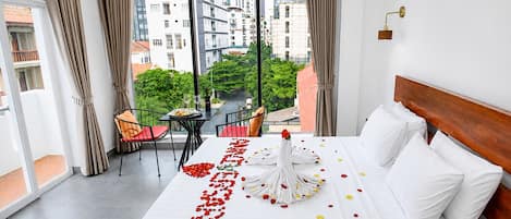 Superior Double Room, 1 King Bed, City View | Premium bedding, in-room safe, soundproofing, free WiFi