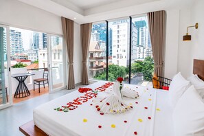 Premium bedding, in-room safe, soundproofing, free WiFi - Bliss & Beats Hostel (Phnom Penh)