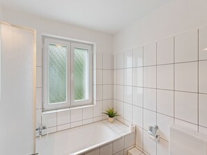 Bathroom - Schönes Ferienhaus mit Terrasse (Winterberg)