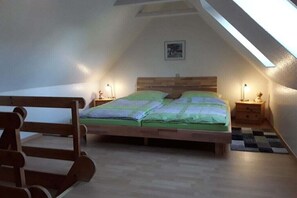 1 bedroom, free WiFi, bed sheets - detached holiday home Kasch (Soderstorf)