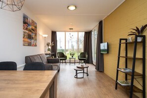 Smart TV - Holiday Home on Texel with Conservatory (De Cocksdorp)