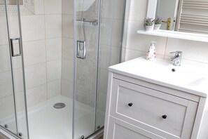 Shower, towels - Ferienwohnung im idyllischen Ziesar (Ziesar)