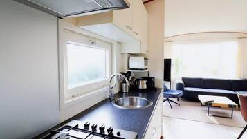 Fridge, microwave, stovetop, dishwasher