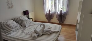 1 bedroom, iron/ironing board, travel crib, free WiFi - T2 45m2 quiet and close to all amenities (Lattes)