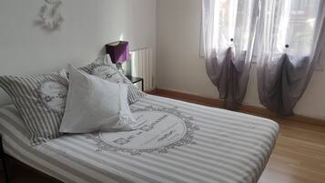 1 chambre, fer et planche Ă repasser, lit parapluie, Wi-Fi gratuit