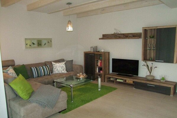 Smart TV y chimenea 
