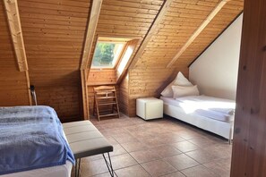 2 habitaciones, tabla de planchar con plancha, internet y ropa de cama