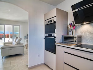 Fridge, microwave, oven, cookware/dishes/utensils