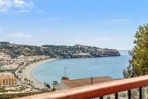 Property grounds - Dream Stay! Heated Pool, 15 Guests, Near Beach (La Herradura)