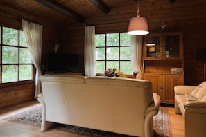 Smart TV - Charmantes Ferienhaus mit Terrasse in der Südheide (Eschede)