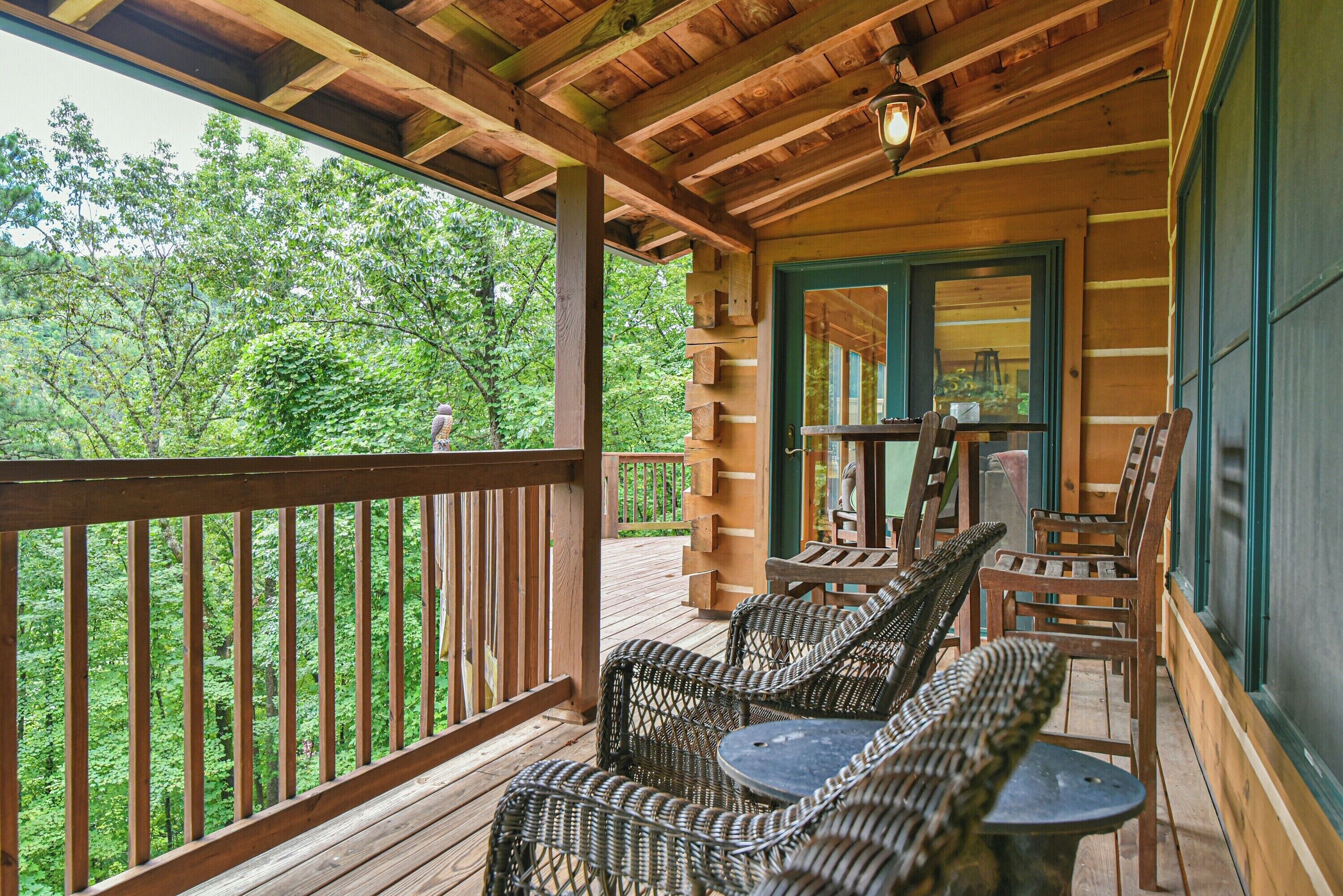 Signature Cabin, 3 Bedrooms, Hot Tub | Terrace/patio