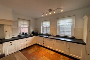 Fridge, dishwasher, coffee/tea maker